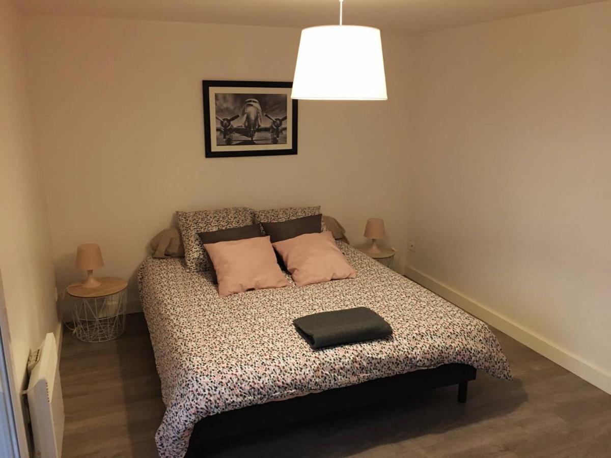 EUGENE - Appartement cosy aux pieds de la cathédrale Reims Exterior foto