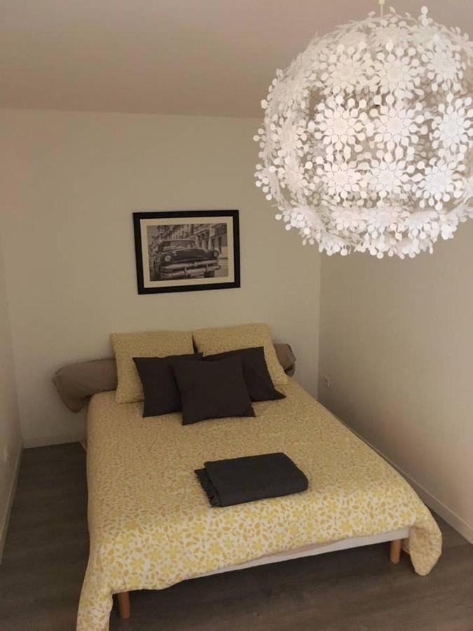 EUGENE - Appartement cosy aux pieds de la cathédrale Reims Exterior foto