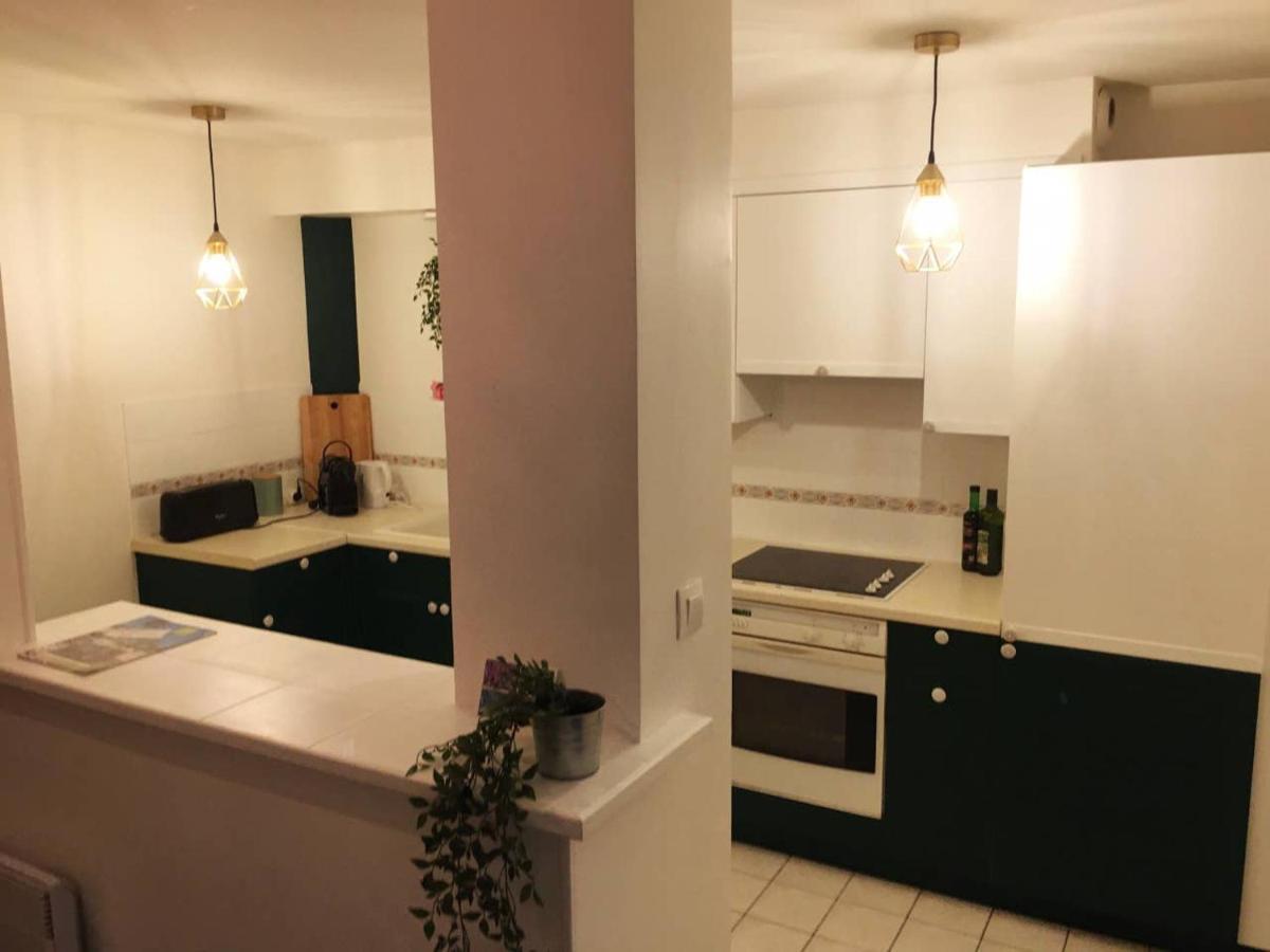 EUGENE - Appartement cosy aux pieds de la cathédrale Reims Exterior foto